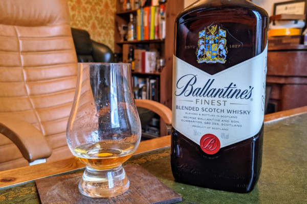 Ballantines-F-dung-dieu