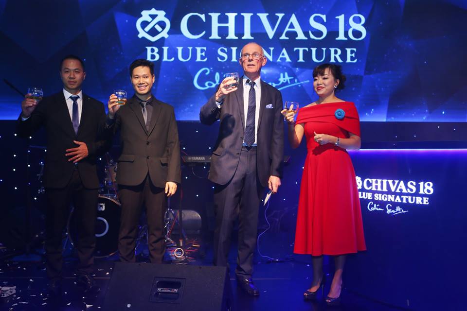 chivas-18-blue-signature-va-colin-scott-tai-vn