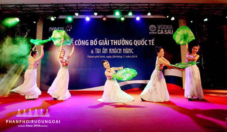 cong-bo-giai-thuong-cho-vodka-ca-sau-500m