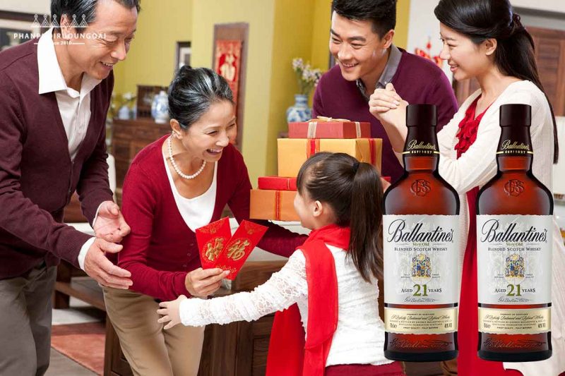 bieu-tang-voi-ruou-ballantines-21-moi