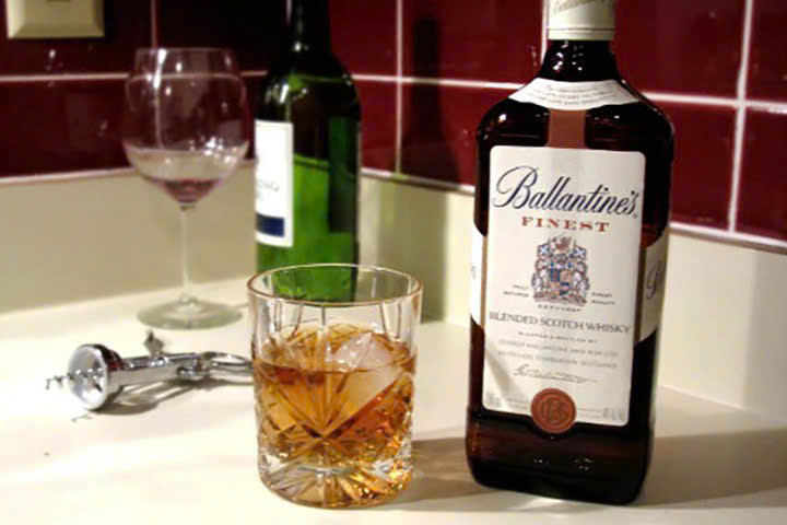 Ballantines-Finest-3-Lit-va-cach-thuong-thuc