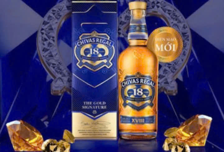 Bay-mau-Chivas-18-Gold-Moi-700-ml