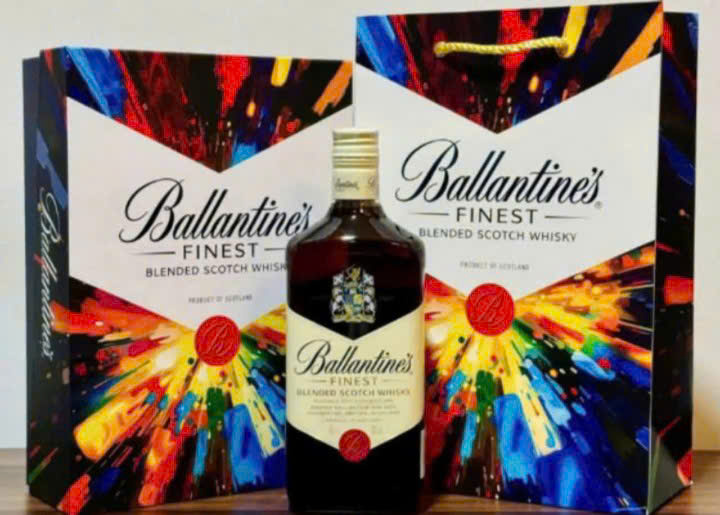 Bo-san-pham-Ballantines-Finest-Hop-Qua-Tet-At-Ty-2025