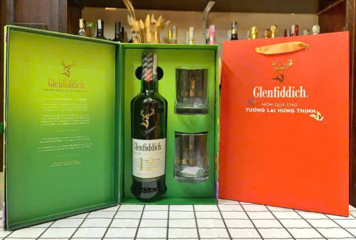 Bo-san-pham-Glenfiddich-12-Hộp-Qua-2025-gia-re-3