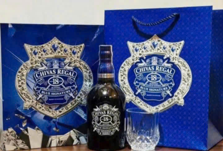 Chivas-18-Blue-Hop-Qua-2025-Combo