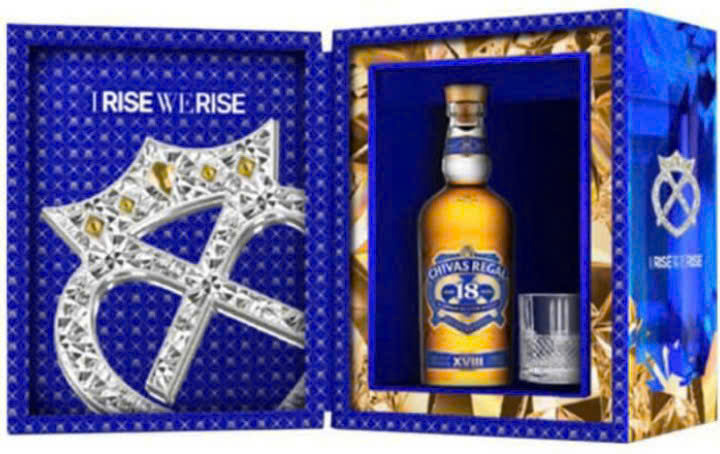 Chivas-18-qua-tet-2025-khi-mo-hop