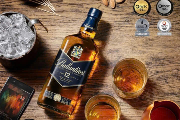 Giai-thuong-cho-Ballantines-12 YO-700ml