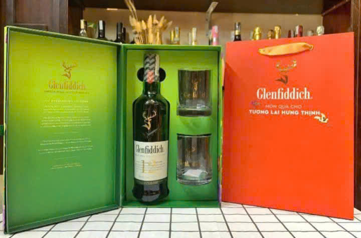 Glenfiddich-12-Qua-2025-khi-mo-hop-2025