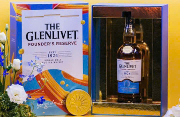 Glenlivet-Founder-Reserve-Hop-Qua-2025-mo-hop