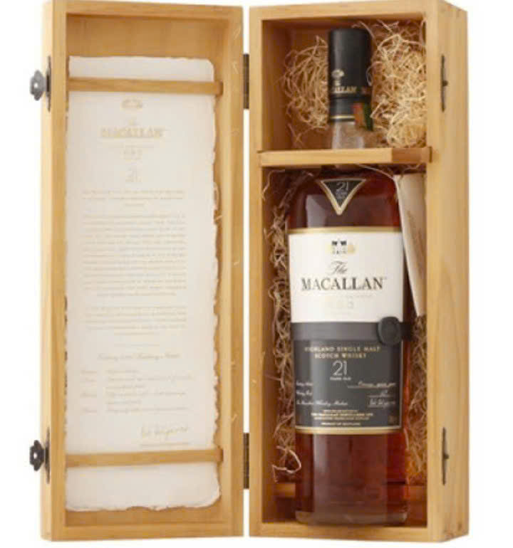 Macallan-21-Fine-Oak-khi-mo-hop