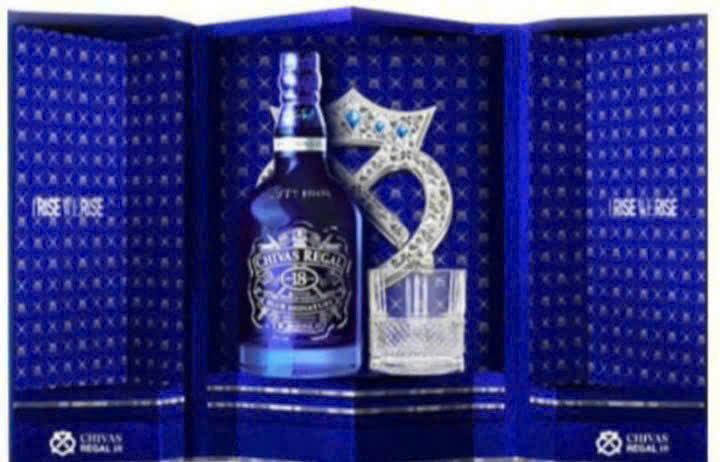 Mo-hop-Chivas-18-Blue-Hop-Qua-2025