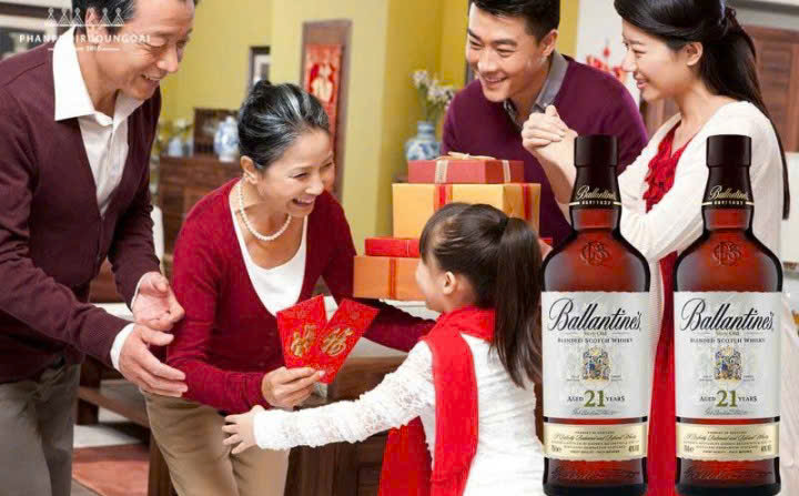 Ruou-Ballantines-21-nam-tuoi-la-mon-qua-co-gia-tri