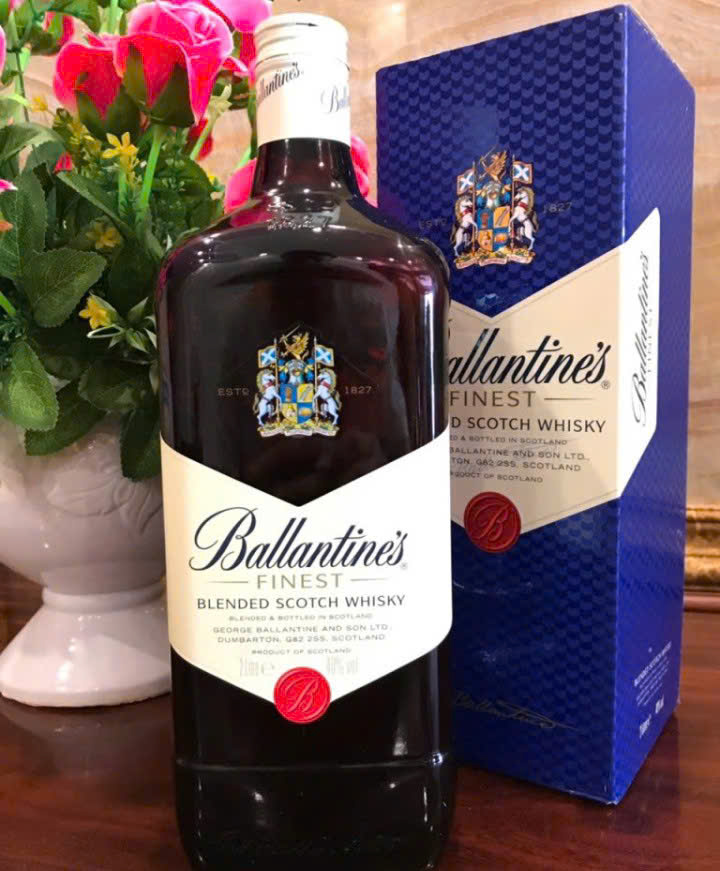 Trung-bay-Ballantines-4-5-Lit