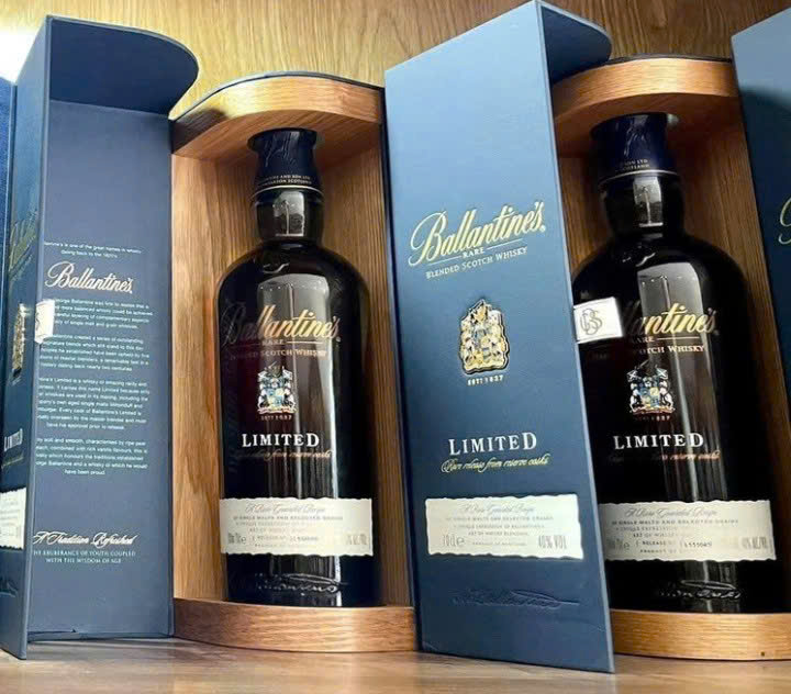 Trung-bay-Ballantines-Limited-700ml