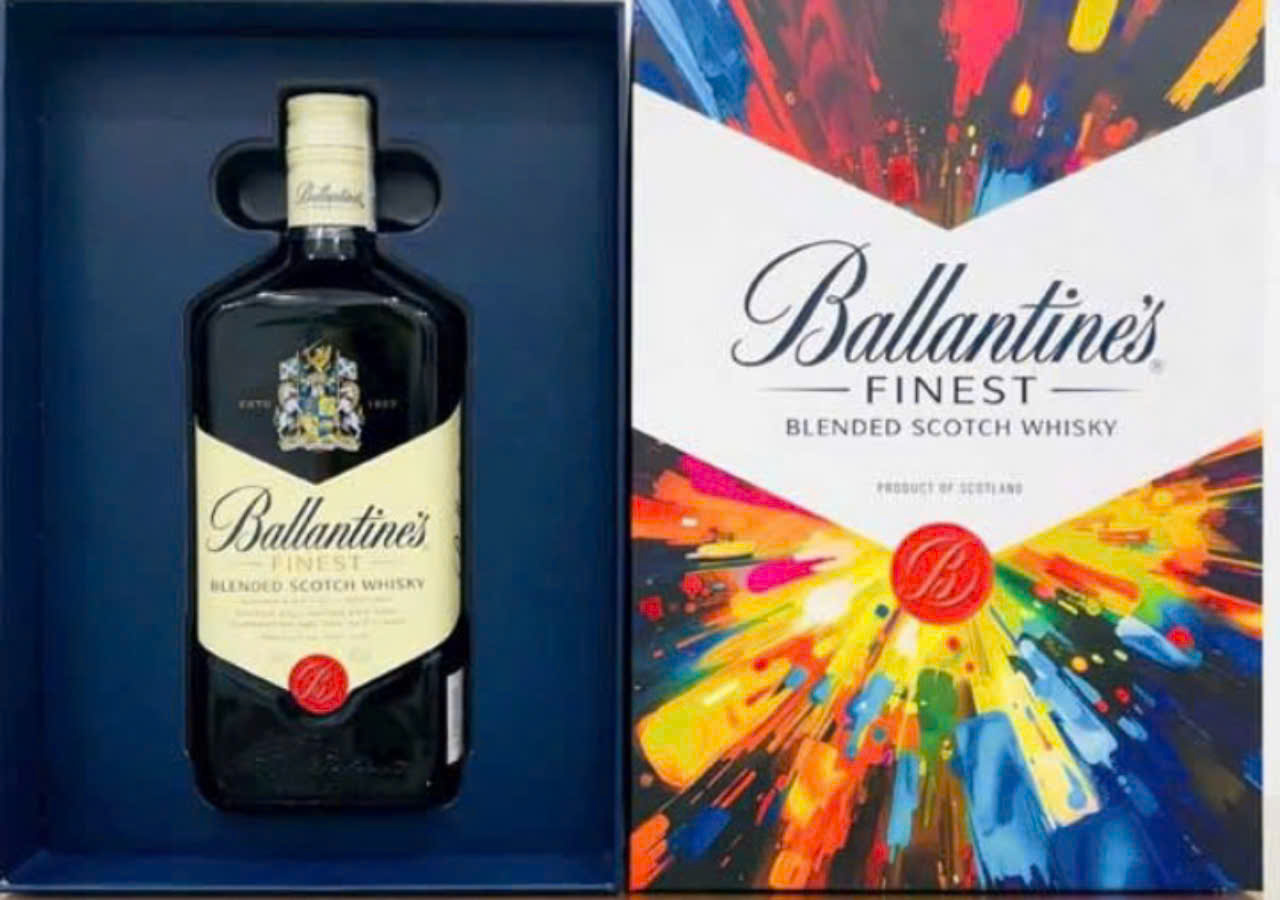 ballantine-finest-hop-qua-tet-2025-khi-mo-hop-qua