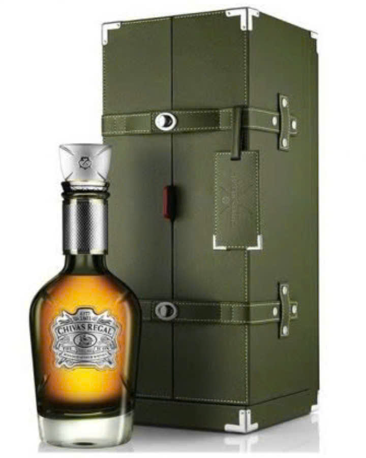 chivas-regal-the-icon-700-ml-gia-bao-nhieu