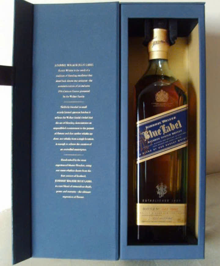 johnnie-walker-blue-label-khi-mo-hop