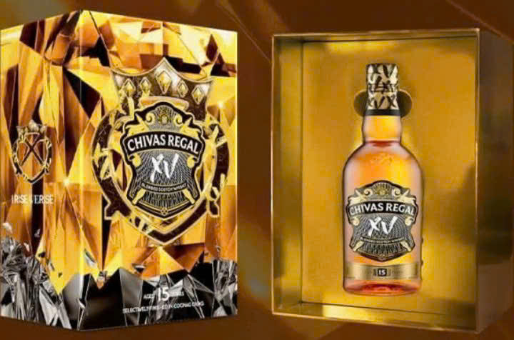 Chivas-15-Hop-qua-2025-khi-mo-hop-qua