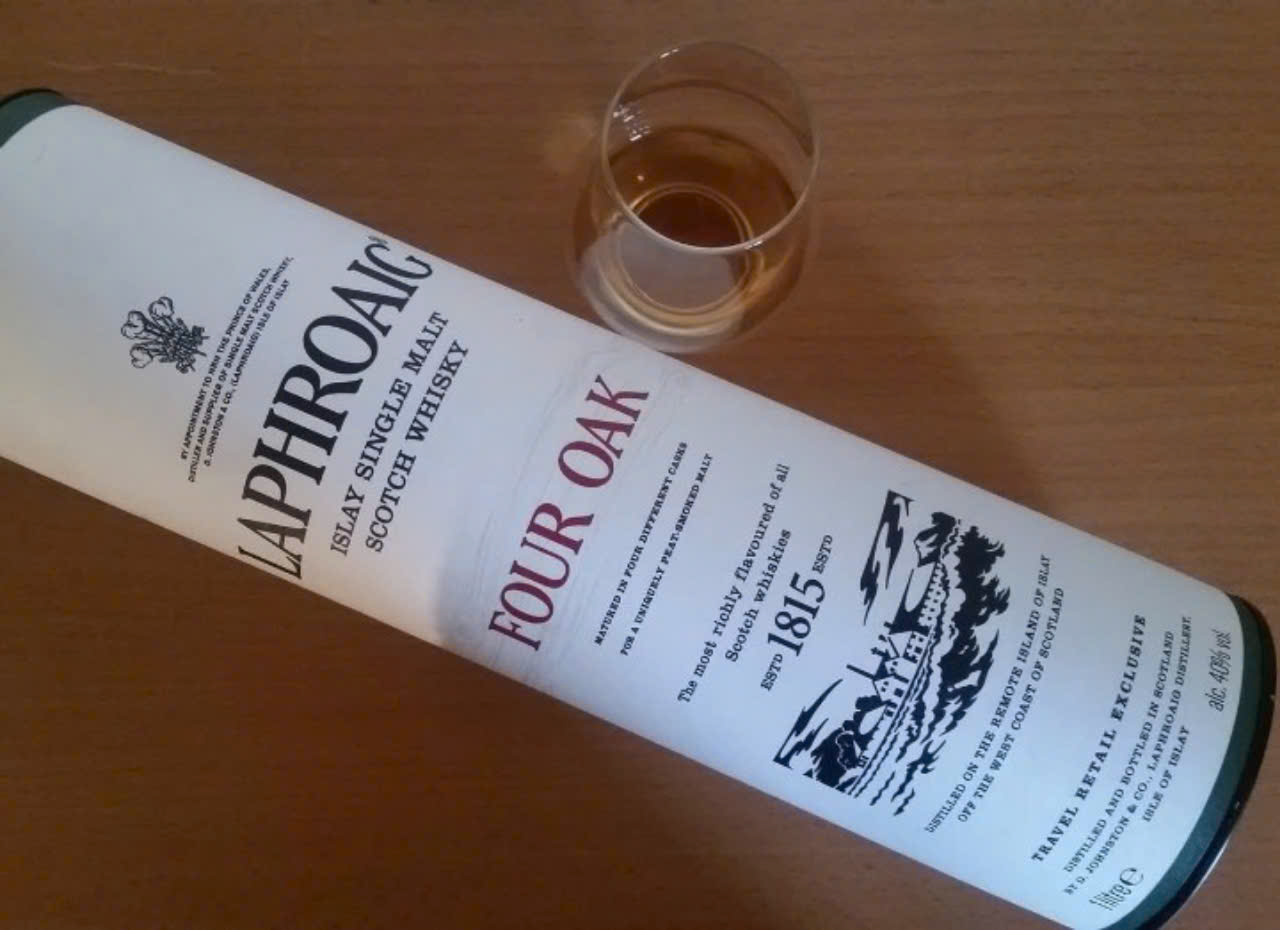 Dung-dieu-voi-Laphroaig-Four-Oak