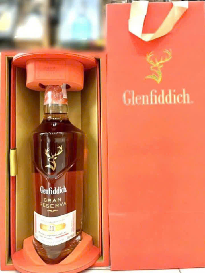 Glenfiddich-21-Grand-Reserva-khi-mo-hop-qua