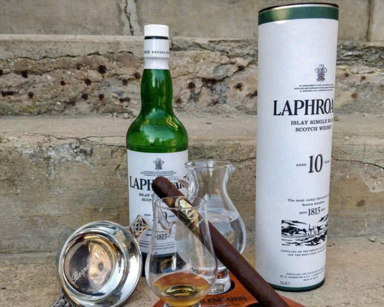 Laphroaig-10-nam-2