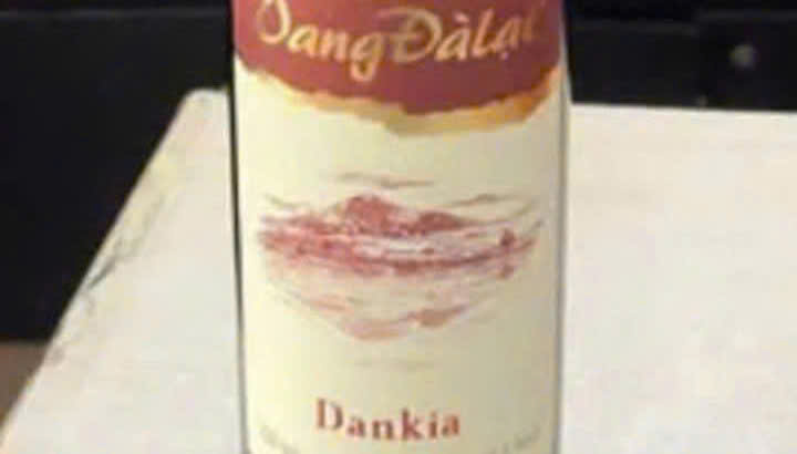 Nhan-hieu-vang-dl-Dankia-Red-Wine-mau-moi-nhat