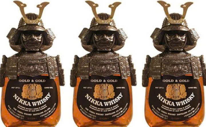 Trung-bay-Nikka-Samurai Whisky