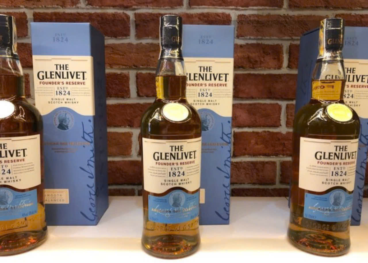 Trung-bay-glenlivet-xanh-1-lit