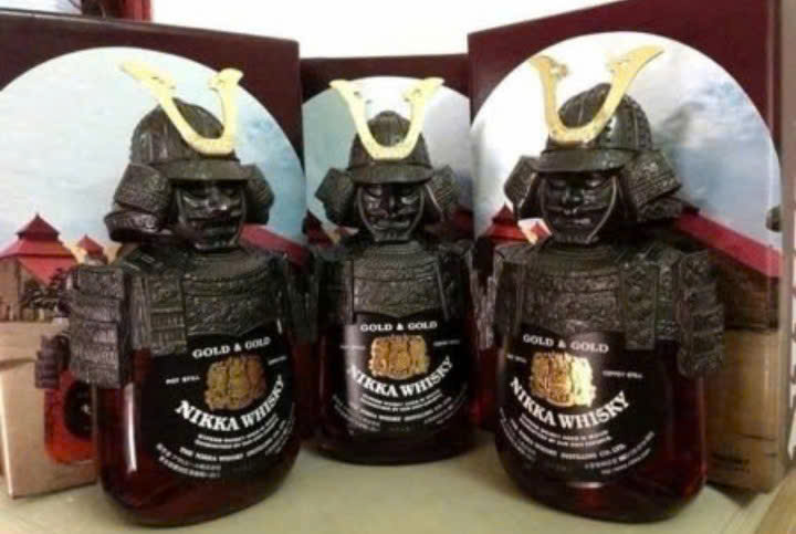 Trung-bay-ruou-nikka-samurai-whisky-nhat