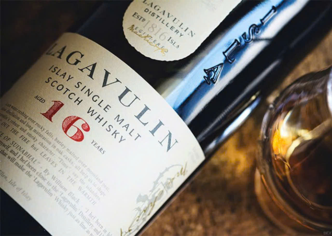 thuong-thuc-Lagavulin-16-700-ml