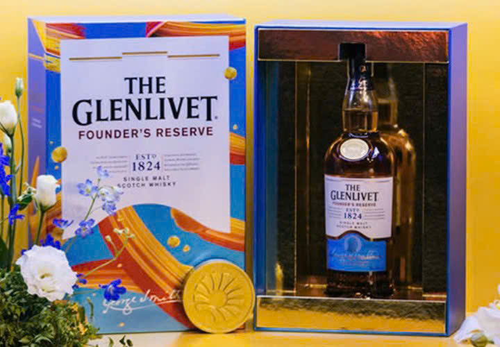 Glenlivet-Founder-Hop-Qua-2025-khi-mo-hop-tet