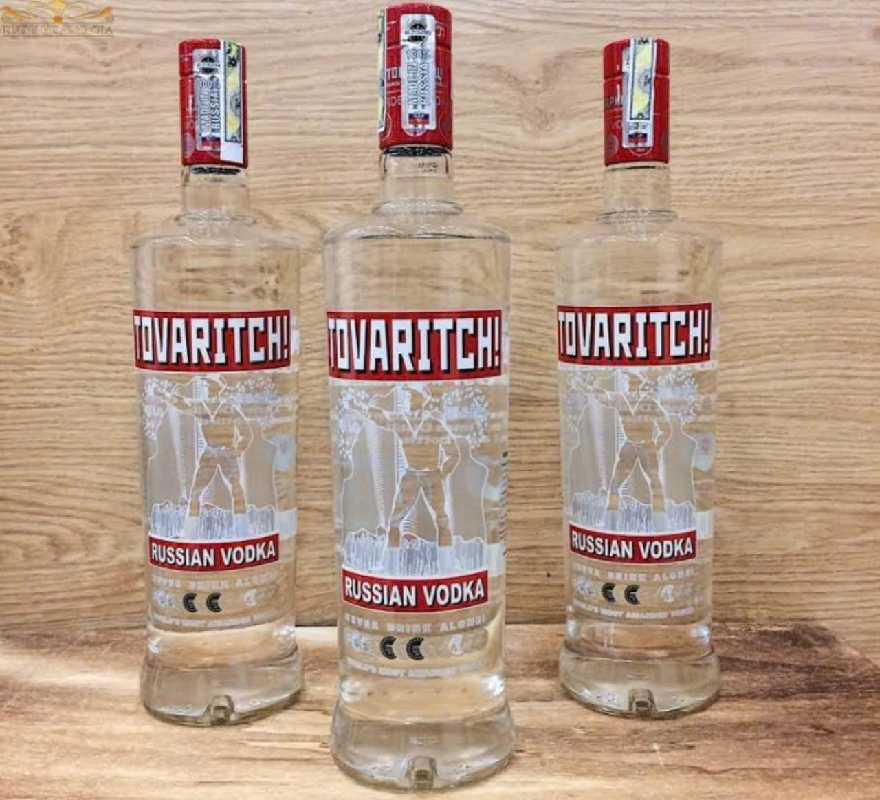 bay-mau-Tovaritch-Vodka-Nga-1lit