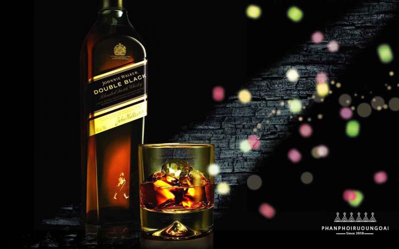 Whisky-double-black-cho-nguoi-sanh-vn